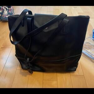 Tote black